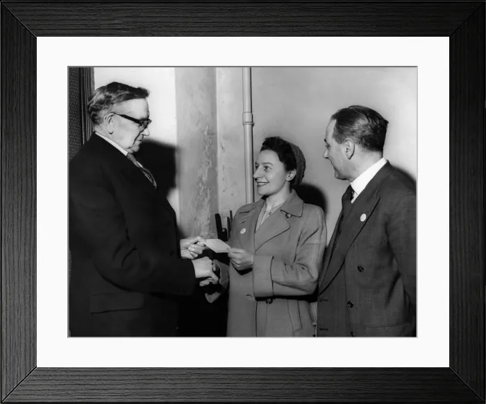 Framed Print : The mass X-ray campaign for tuberculosis, Liverpool. Pictured Framed Print : The mass X-ray campaign for tuberculosis, Liverpool. Pictured