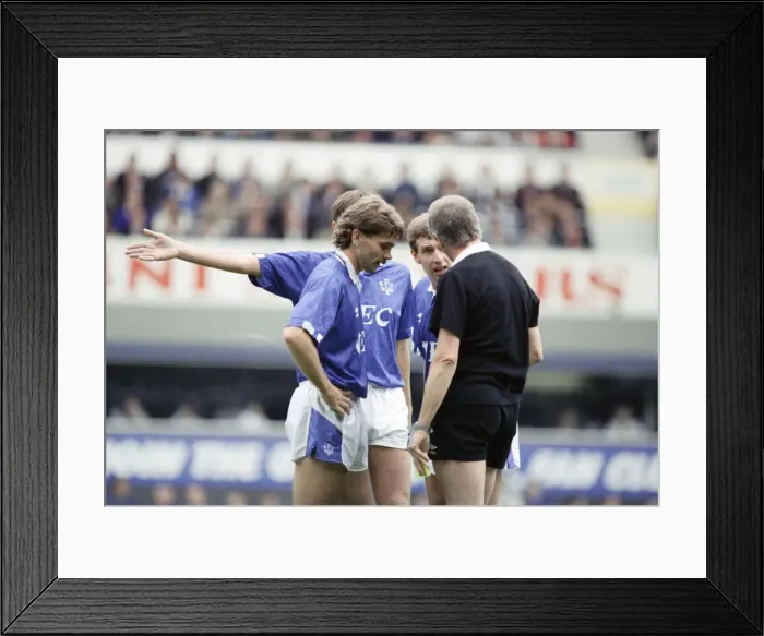 Framed Print : English League Division One match at Goodison Park. Everton 3 v Manchester United 2 Framed Print : English League Division One match at Goodison Park. Everton 3 v Manchester United 2