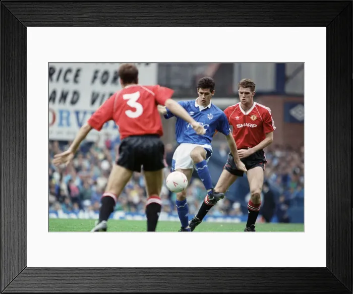 Framed Print : English League Division One match at Goodison Park. Everton 3 v Manchester United 2