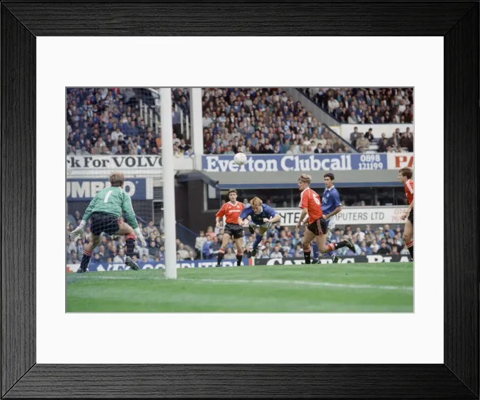 Framed Print : English League Division One match at Goodison Park. Everton 3 v Manchester United 2 Framed Print : English League Division One match at Goodison Park. Everton 3 v Manchester United 2