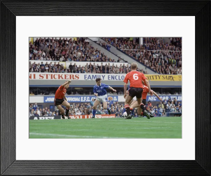 Framed Print : English League Division One match at Goodison Park. Everton 3 v Manchester United 2 Framed Print : English League Division One match at Goodison Park. Everton 3 v Manchester United 2