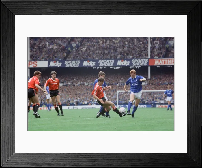Framed Print : English League Division One match at Goodison Park. Everton 3 v Manchester United 2 Framed Print : English League Division One match at Goodison Park. Everton 3 v Manchester United 2
