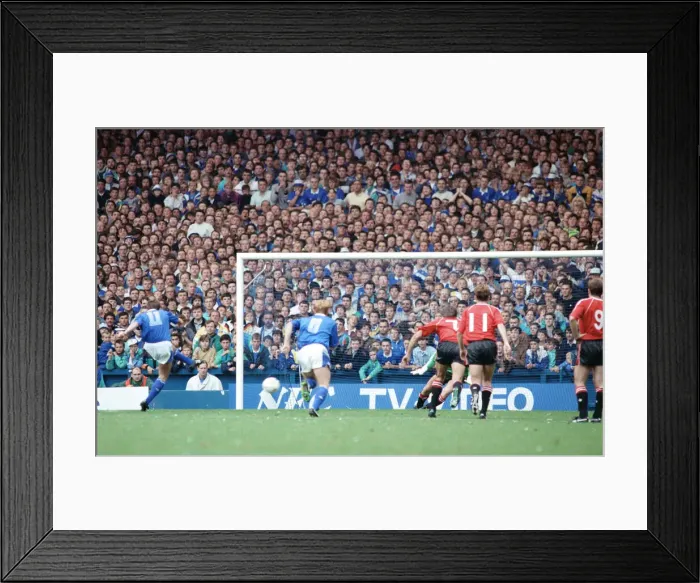 Framed Print : English League Division One match at Goodison Park. Everton 3 v Manchester United 2 Framed Print : English League Division One match at Goodison Park. Everton 3 v Manchester United 2