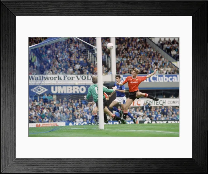 Framed Print : English League Division One match at Goodison Park. Everton 3 v Manchester United 2 Framed Print : English League Division One match at Goodison Park. Everton 3 v Manchester United 2