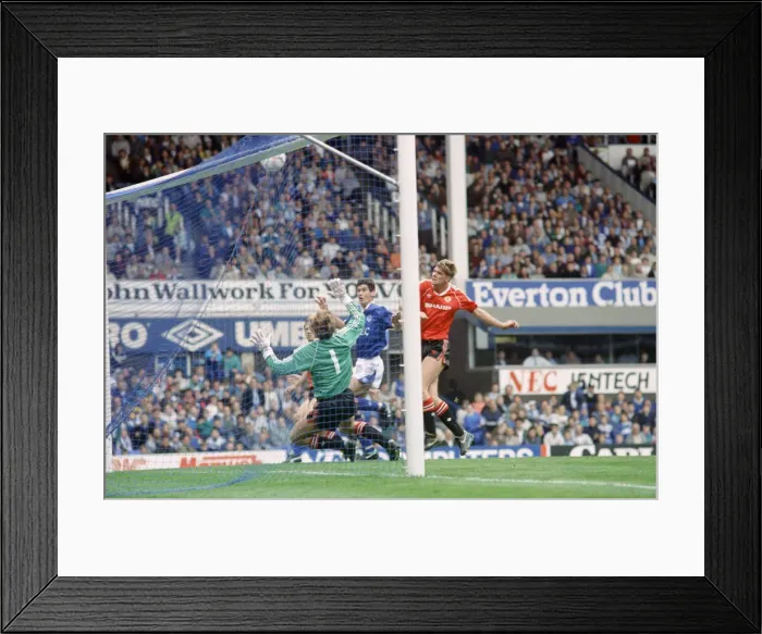 Framed Print : English League Division One match at Goodison Park. Everton 3 v Manchester United 2 Framed Print : English League Division One match at Goodison Park. Everton 3 v Manchester United 2