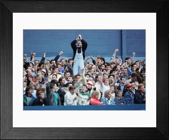 Framed Print : English League Division One match at Goodison Park. Everton 3 v Manchester United 2 Framed Print : English League Division One match at Goodison Park. Everton 3 v Manchester United 2