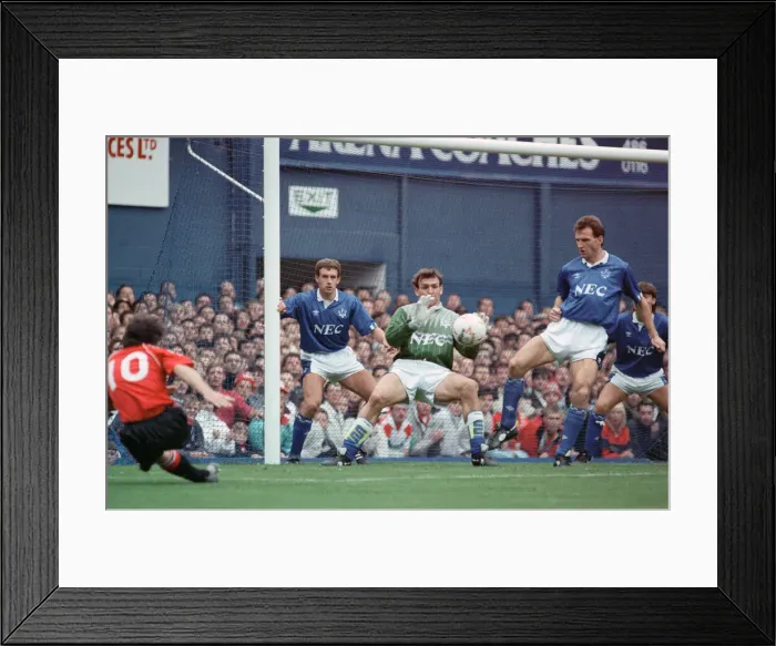 Framed Print : English League Division One match at Goodison Park. Everton 3 v Manchester United 2 Framed Print : English League Division One match at Goodison Park. Everton 3 v Manchester United 2