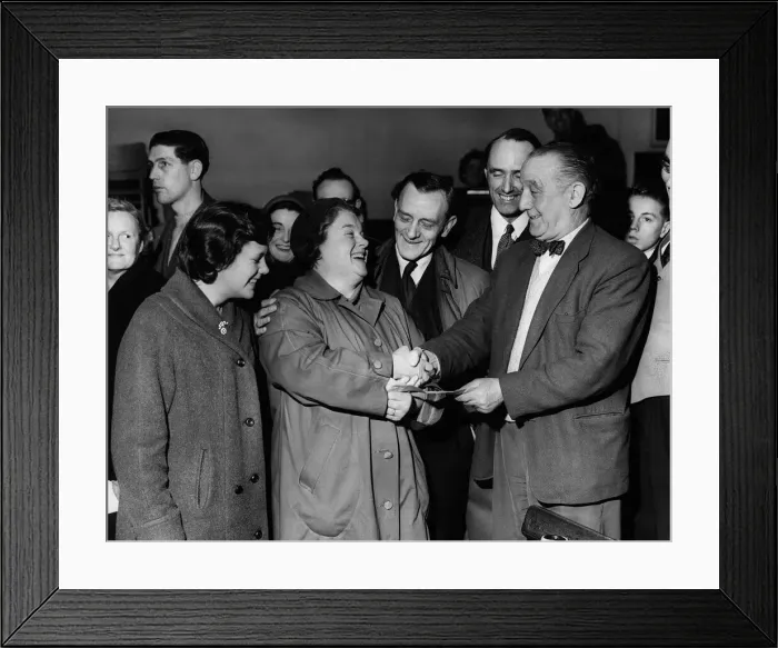 Framed Print : The mass X-ray campaign for tuberculosis, Liverpool. Pictured, Mrs Irene Ewers Framed Print : The mass X-ray campaign for tuberculosis, Liverpool. Pictured, Mrs Irene Ewers