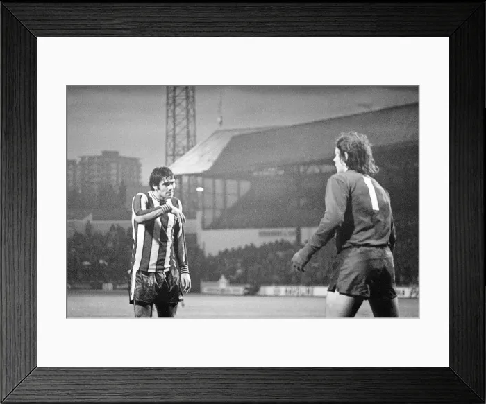 Framed Print : Sheffield United 1-2, League Division One match action at Bramall Lane Framed Print : Sheffield United 1-2, League Division One match action at Bramall Lane