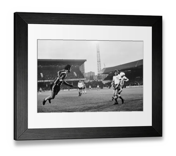 Framed Print : Sheffield United 1-2, League Division One match action at Bramall Lane Framed Print : Sheffield United 1-2, League Division One match action at Bramall Lane