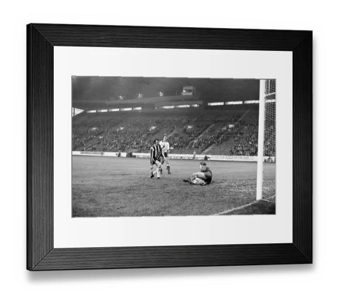 Framed Print : Sheffield United 1-2, League Division One match action at Bramall Lane Framed Print : Sheffield United 1-2, League Division One match action at Bramall Lane