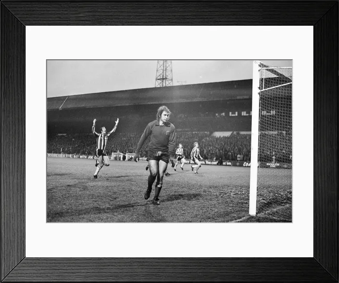 Framed Print : Sheffield United 1-2, League Division One match action at Bramall Lane