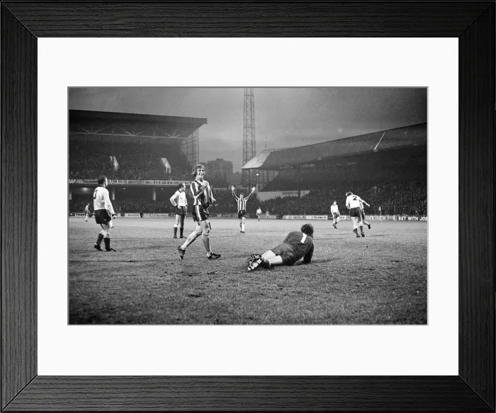 Framed Print : Sheffield United 1-2, League Division One match action at Bramall Lane