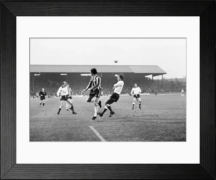 Framed Print : Sheffield United 1-2, League Division One match action at Bramall Lane Framed Print : Sheffield United 1-2, League Division One match action at Bramall Lane