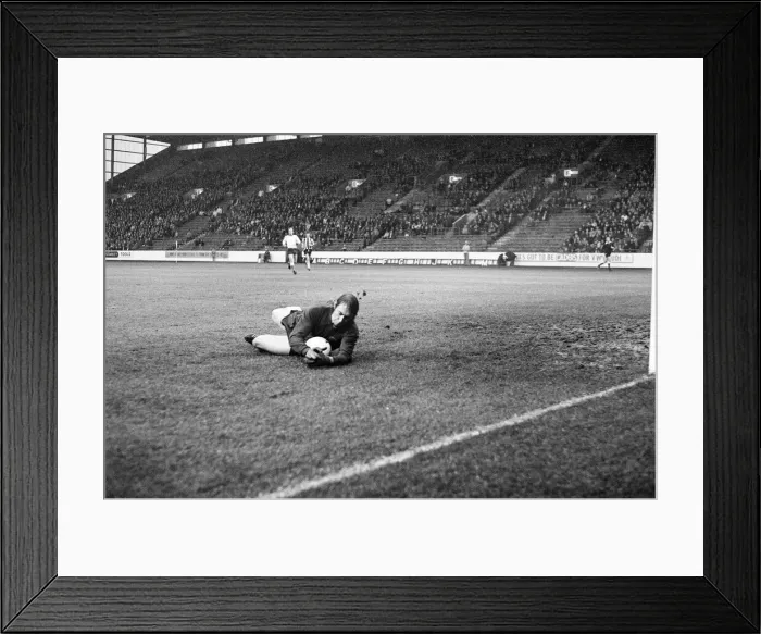 Framed Print : Sheffield United 1-2, League Division One match action at Bramall Lane
