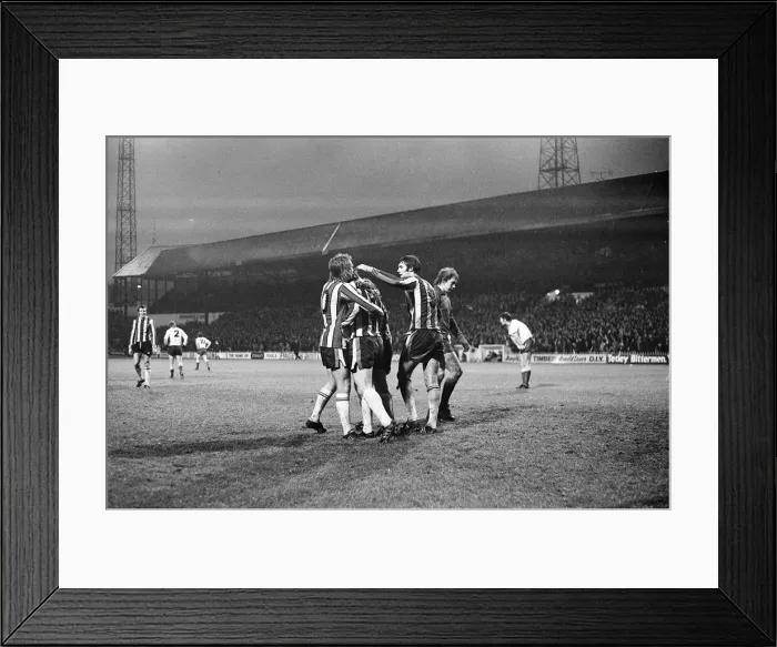 Framed Print : Sheffield United 1-2, League Division One match action at Bramall Lane Framed Print : Sheffield United 1-2, League Division One match action at Bramall Lane