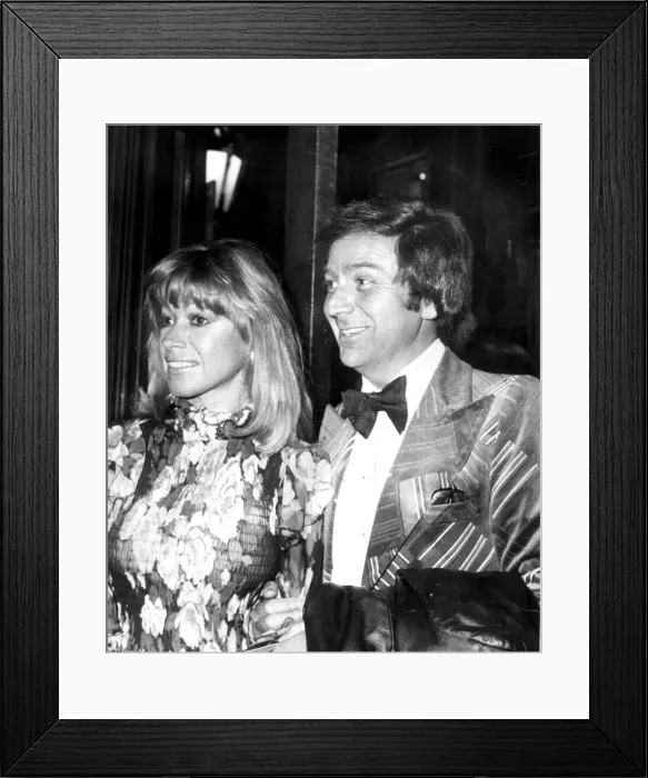 Framed Print : DES O CONNOR WITH WIFE GILLIAN - 1978 Framed Print : DES O CONNOR WITH WIFE GILLIAN - 1978