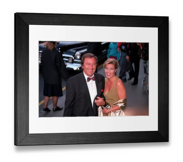 Framed Print : DES O CONNOR AND HIS GIRLFRIEND JAY RUFER ARRIVING AT THE PREMIERE OF SUNSET