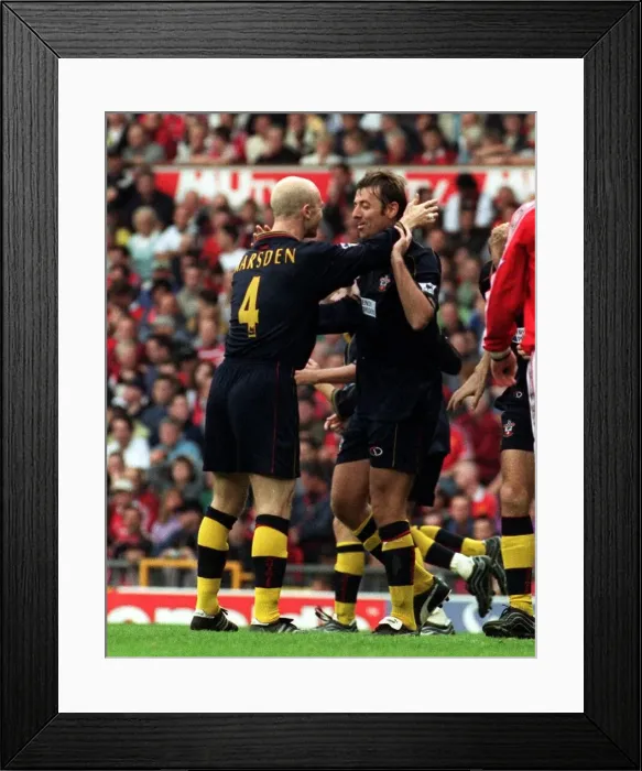 Framed Print : Matt le Tissier and Chris Marsden celebrate goal Sept 1999 against Manchester