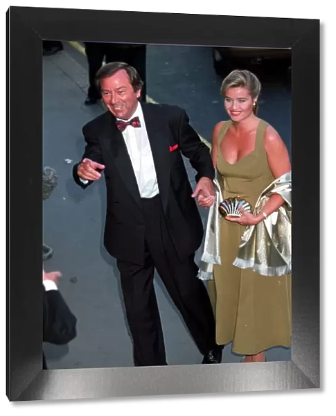 DES O CONNOR AND HIS GIRLFRIEND JAY RUFER AT PREMIERE OF SUNSET BOULEVARD -93  /  7400