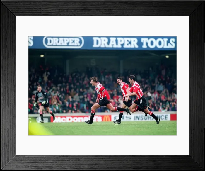 Framed Print : Mathew Le Tissier scores for Southampton 1994