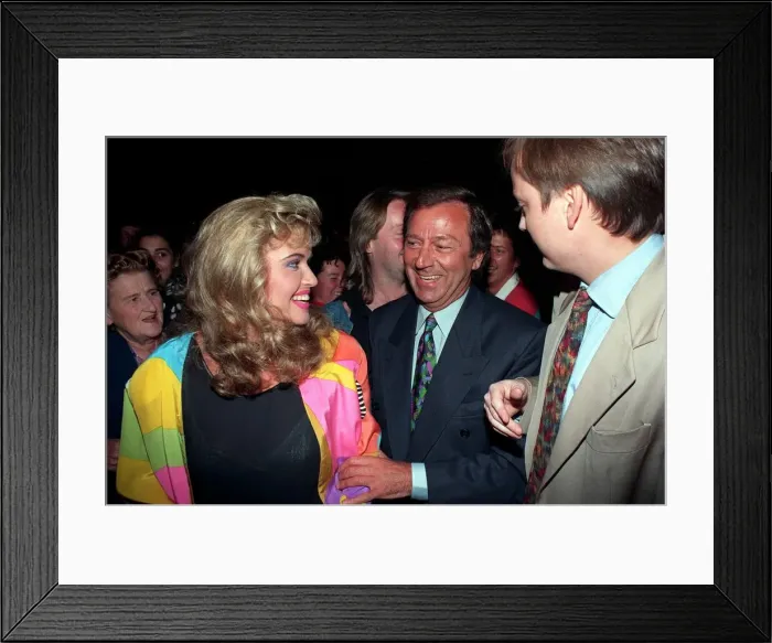 Framed Print : DES O CONNOR AND JODIE WILSON - 91 / 8374 ----- DES O Framed Print : DES O CONNOR AND JODIE WILSON - 91 / 8374 ----- DES O