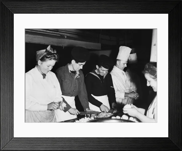 Framed Print : Collecting dirty dishes etc, at The Strand Corner House is the way some soldiers