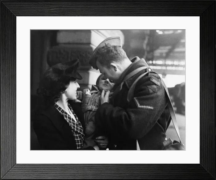 Framed Print : Corporal Alton Waldron of Quebec saying goodbye to his wife