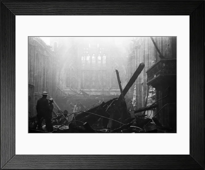 Framed Print : Salvage workers pick through the burnt out remains of London Framed Print : Salvage workers pick through the burnt out remains of London