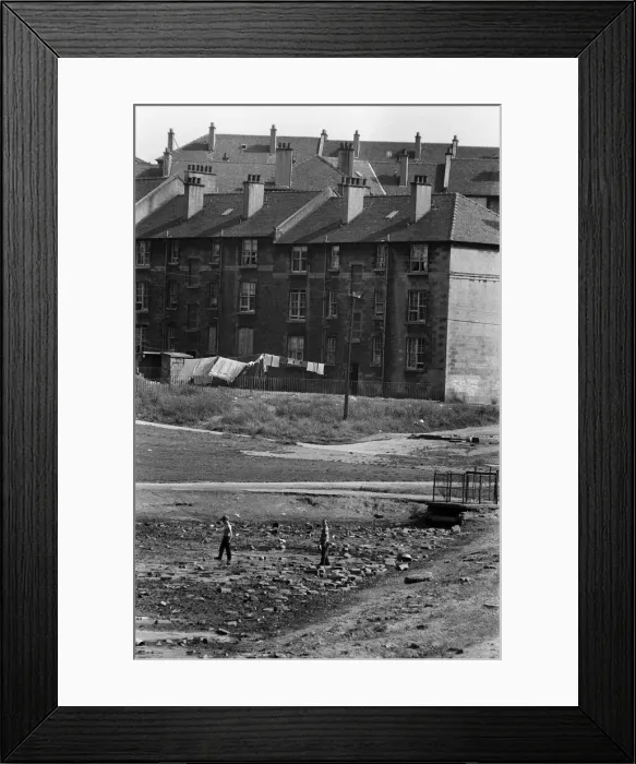 Framed Print : Children playing in the Blackhill area of Glasgow, Scotland. 22nd July 1971 Framed Print : Children playing in the Blackhill area of Glasgow, Scotland. 22nd July 1971