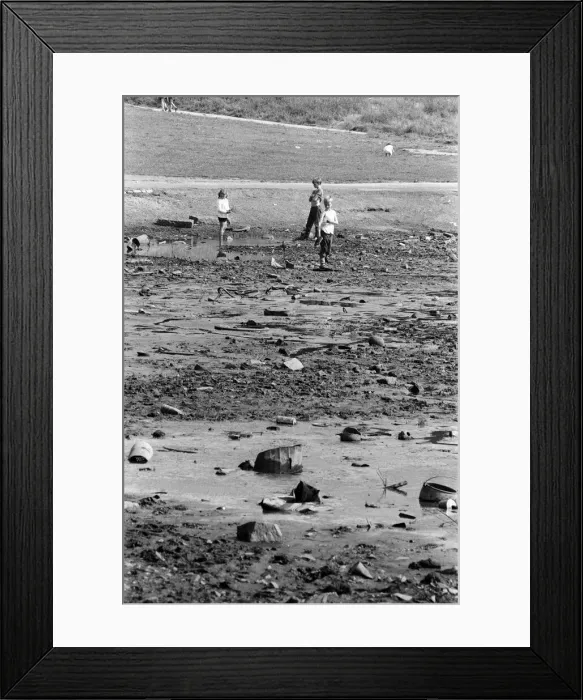 Framed Print : Children playing in the Blackhill area of Glasgow, Scotland. 22nd July 1971 Framed Print : Children playing in the Blackhill area of Glasgow, Scotland. 22nd July 1971