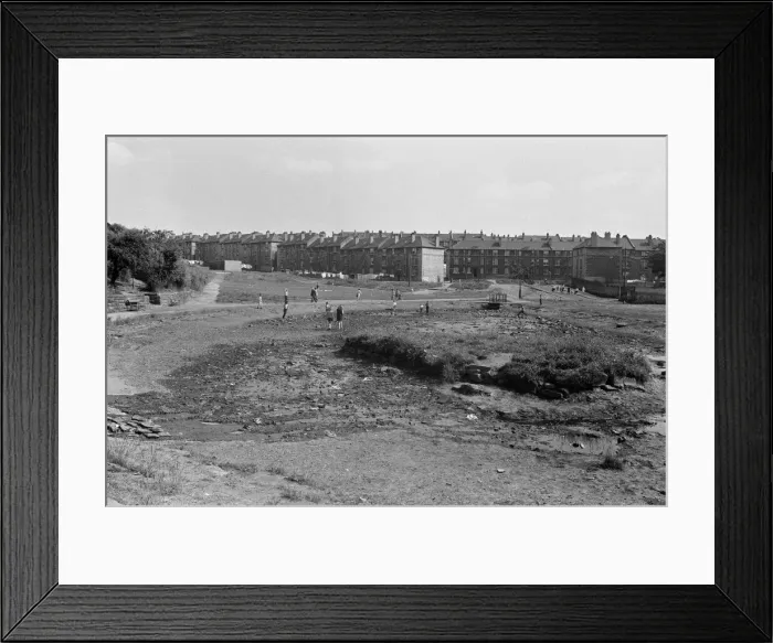 Framed Print : Children playing in the Blackhill area of Glasgow, Scotland. 22nd July 1971