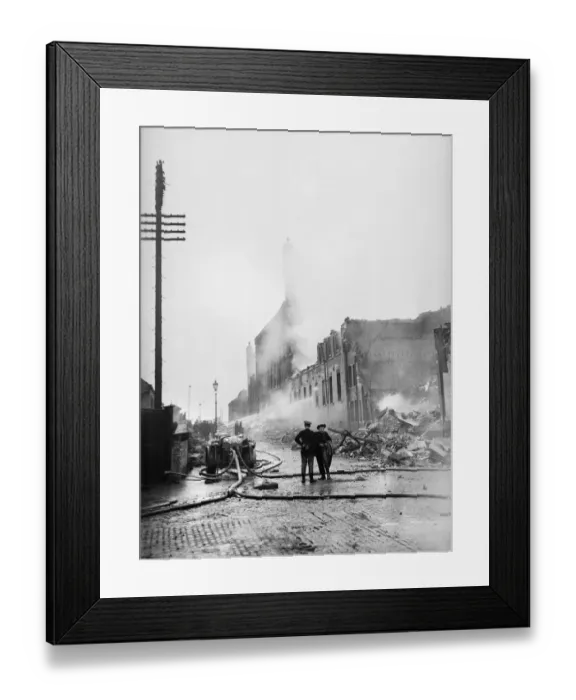 Framed Print : Bomb damage to Comet Radio showrooms in George Street, Hull. 23 March 1941 Framed Print : Bomb damage to Comet Radio showrooms in George Street, Hull. 23 March 1941