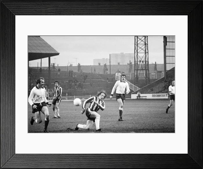 Framed Print : Sheffield United 1-2, League Division One match action at Bramall Lane Framed Print : Sheffield United 1-2, League Division One match action at Bramall Lane
