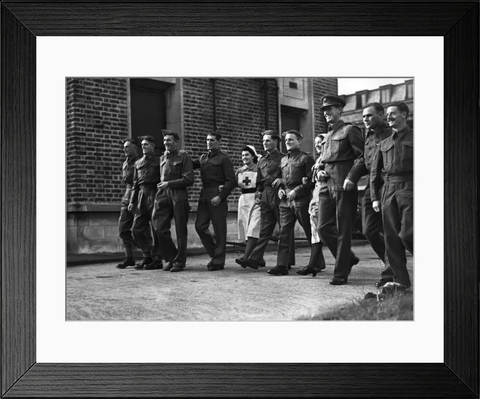 Framed Print : Repatriated wounded soldiers seen shortly after returning to the UK. Circa October 1943 Framed Print : Repatriated wounded soldiers seen shortly after returning to the UK. Circa October 1943