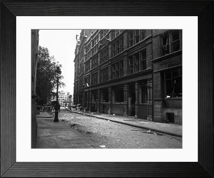 Framed Print : Damage to Fetter Lane, London following a V1 explosion in the capital. 19th July 1944