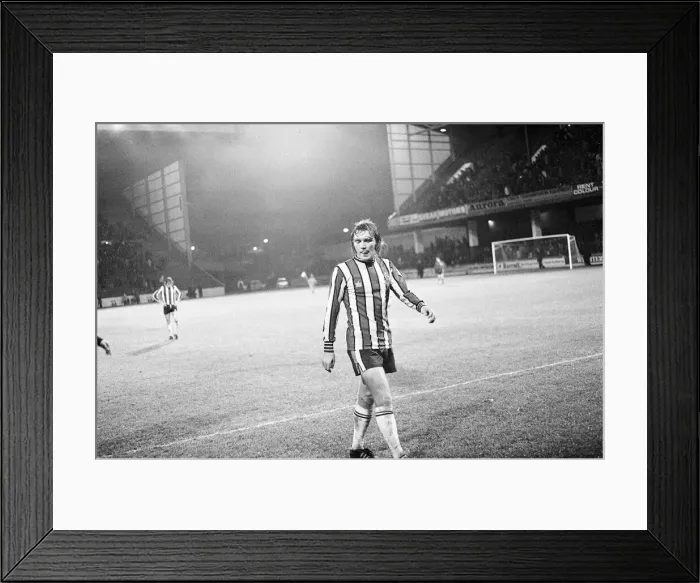 Framed Print : Sheffield United 1-2, League Division One match action at Bramall Lane Framed Print : Sheffield United 1-2, League Division One match action at Bramall Lane