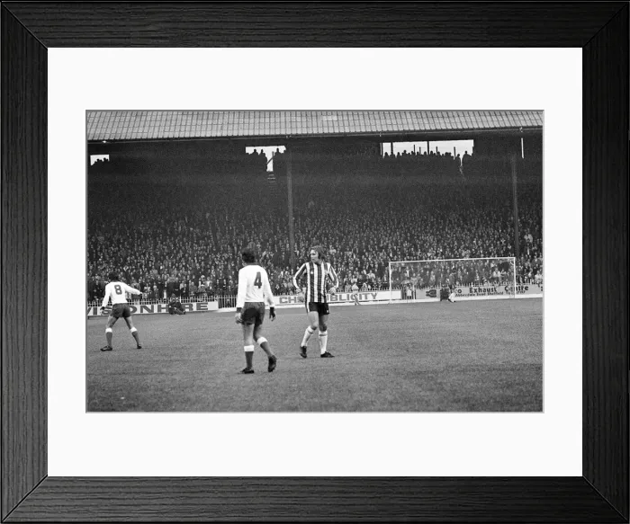 Framed Print : Sheffield United 1-2, League Division One match action at Bramall Lane