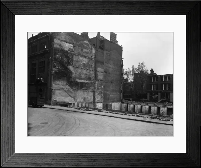 Framed Print : Damage to Fetter Lane, London following a V1 explosion in the capital. 19th July 1944