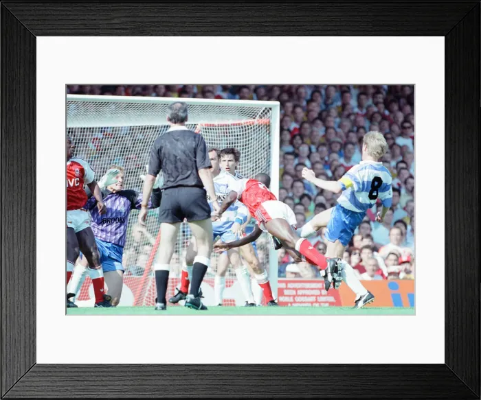 Framed Print : Arsenal 1-1 QPR, League Division One match action, Highbury, Saturday 17th August 1991 Framed Print : Arsenal 1-1 QPR, League Division One match action, Highbury, Saturday 17th August 1991