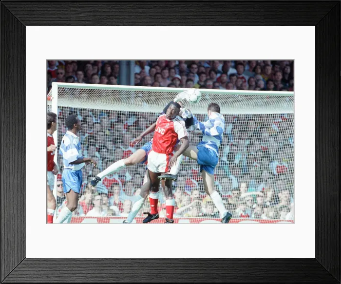 Framed Print : Arsenal 1-1 QPR, League Division One match action, Highbury, Saturday 17th August 1991 Framed Print : Arsenal 1-1 QPR, League Division One match action, Highbury, Saturday 17th August 1991