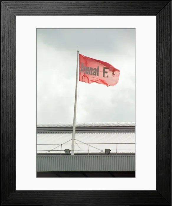Framed Print : Arsenal 1-1 QPR, League Division One match action, Highbury, Saturday 17th August 1991 Framed Print : Arsenal 1-1 QPR, League Division One match action, Highbury, Saturday 17th August 1991