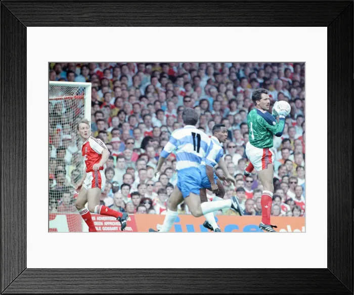 Framed Print : Arsenal 1-1 QPR, League Division One match action, Highbury, Saturday 17th August 1991 Framed Print : Arsenal 1-1 QPR, League Division One match action, Highbury, Saturday 17th August 1991