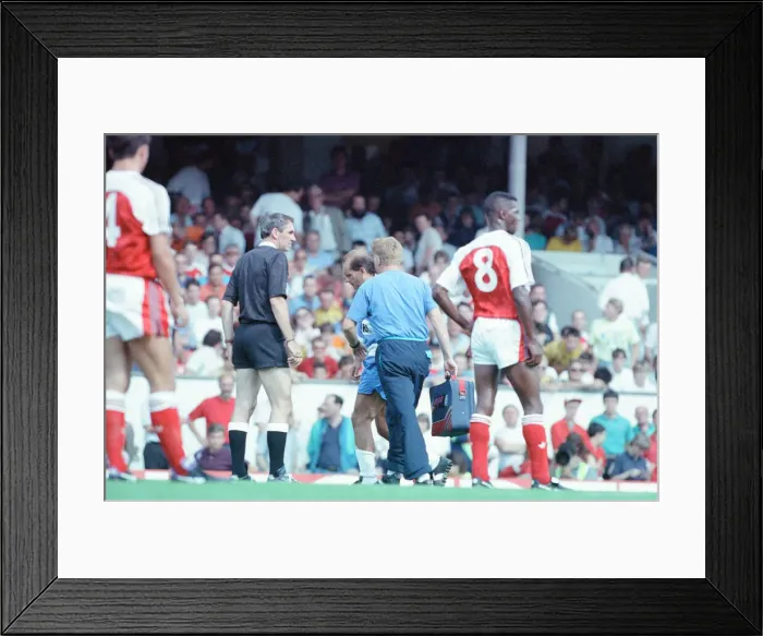 Framed Print : Arsenal 1-1 QPR, League Division One match action, Highbury, Saturday 17th August 1991 Framed Print : Arsenal 1-1 QPR, League Division One match action, Highbury, Saturday 17th August 1991
