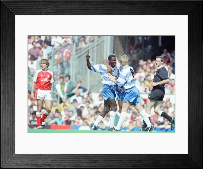Framed Print : Arsenal 1-1 QPR, League Division One match action, Highbury, Saturday 17th August 1991 Framed Print : Arsenal 1-1 QPR, League Division One match action, Highbury, Saturday 17th August 1991