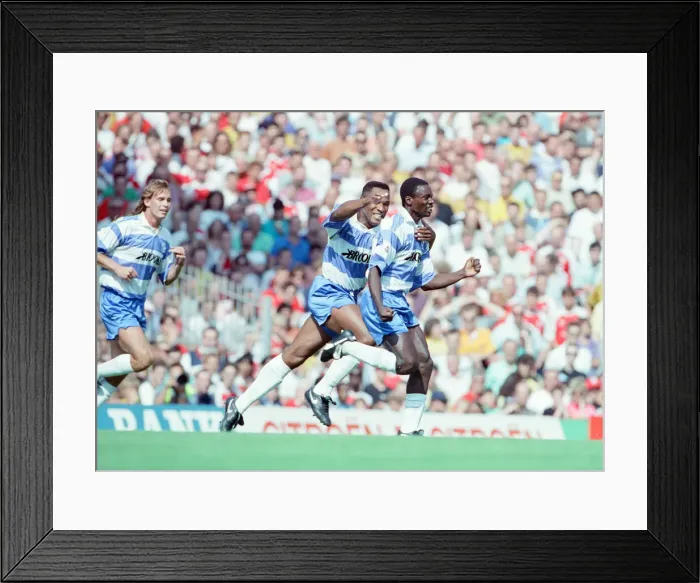 Framed Print : Arsenal 1-1 QPR, League Division One match action, Highbury, Saturday 17th August 1991 Framed Print : Arsenal 1-1 QPR, League Division One match action, Highbury, Saturday 17th August 1991