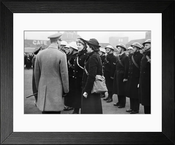 Framed Print : His Majesty King George VI and Queen Elizabeth meet members of the emergency Framed Print : His Majesty King George VI and Queen Elizabeth meet members of the emergency