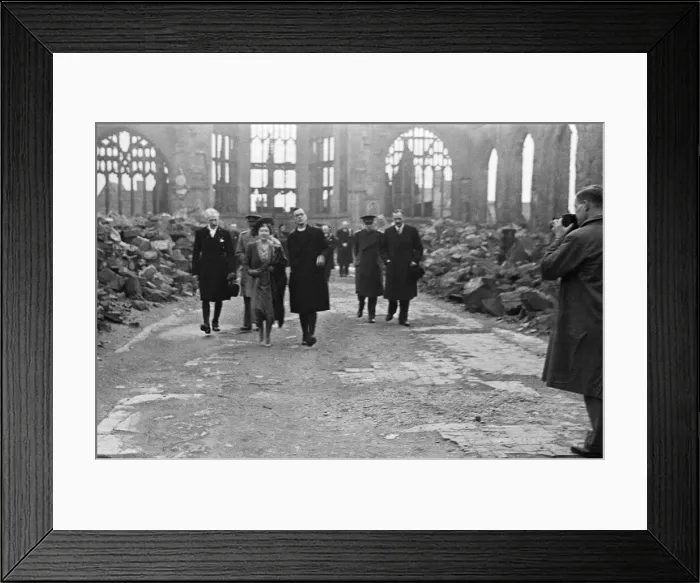 Framed Print : His Majesty King George VI and Queen Elizabeth inspect the damage to the cathedral in
