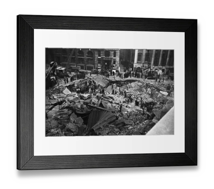 Framed Print : The Bank of England and Royal Exchange after the raid during the night of 11 January 1941 Framed Print : The Bank of England and Royal Exchange after the raid during the night of 11 January 1941