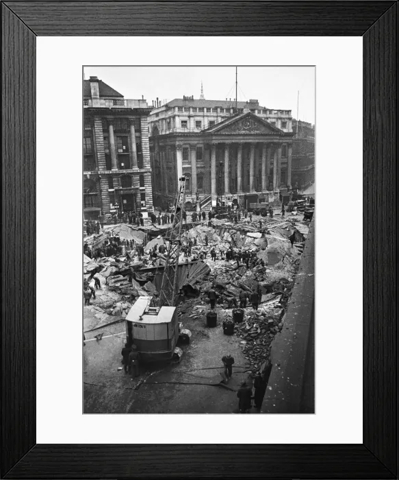 Framed Print : The Bank of England and Royal Exchange after the raid during the night of 11 January 1941 Framed Print : The Bank of England and Royal Exchange after the raid during the night of 11 January 1941